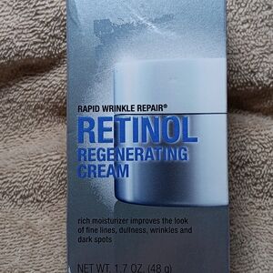 Neutrogena Retinol Regenerating Cream 1.7 oz. Well-loved Fomula!